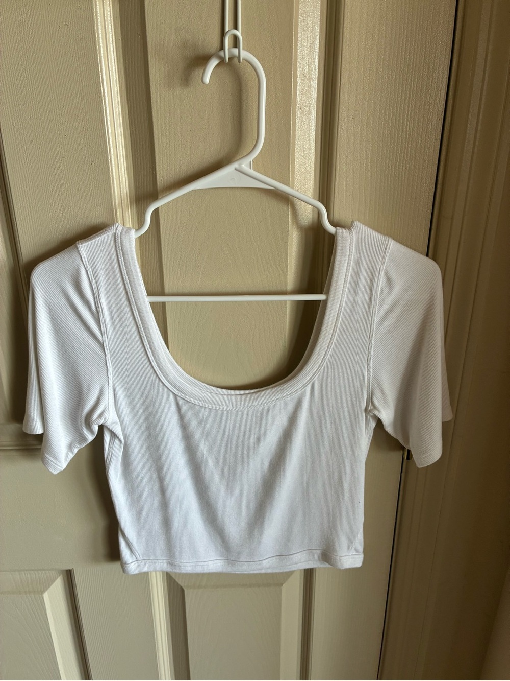 Lulu Classic White Scoop Neck Crop Top - Women